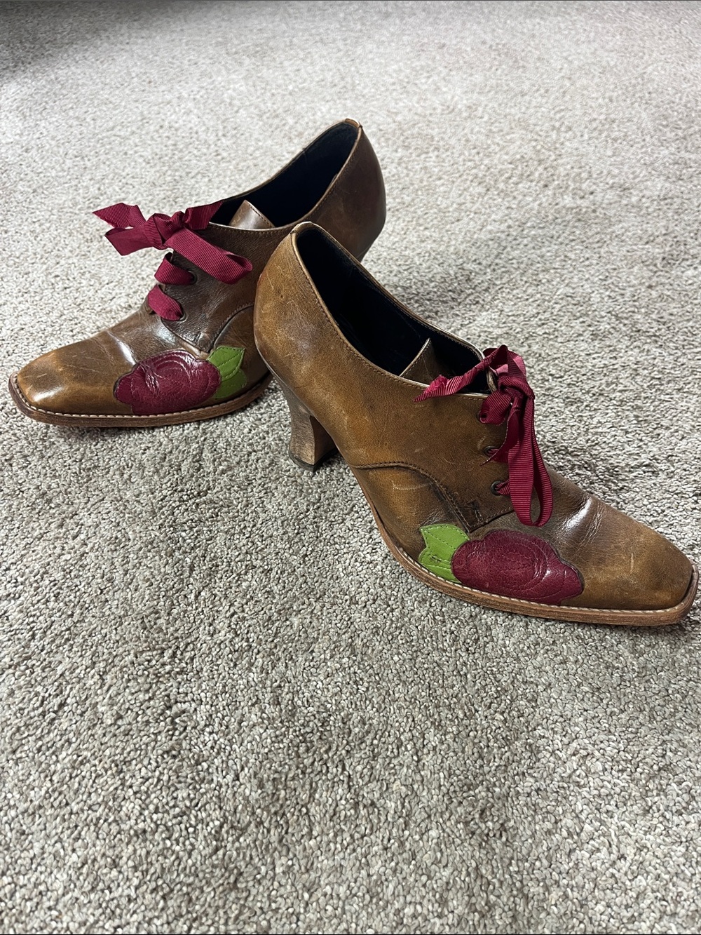🌹🌹🌹Sonita Made in Portugal Rose Patch Block Heel Oxfords sz41 ONE OF A KIND!!!!